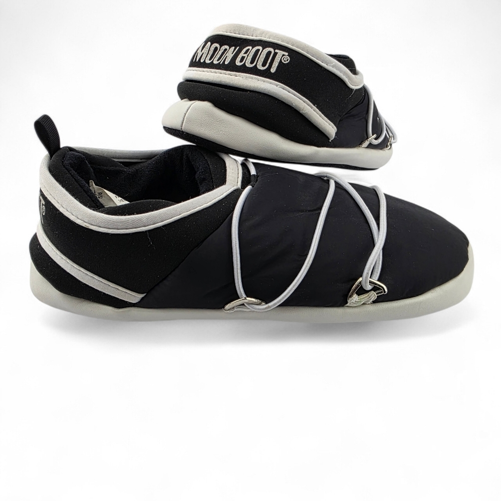 Moon Boot Apollo Slippers Black and White Mens 5/6 (Women’s 6/7)